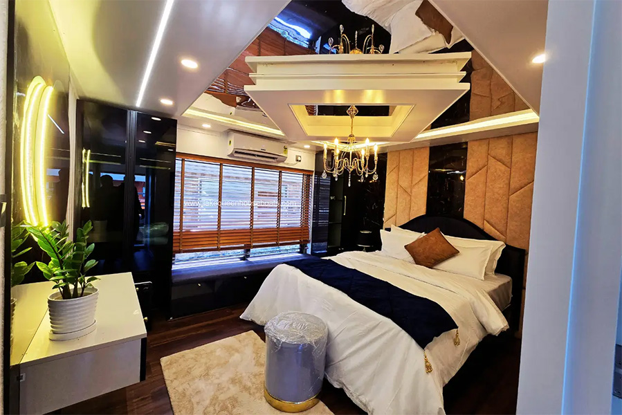 Luxury Shared Houseboat