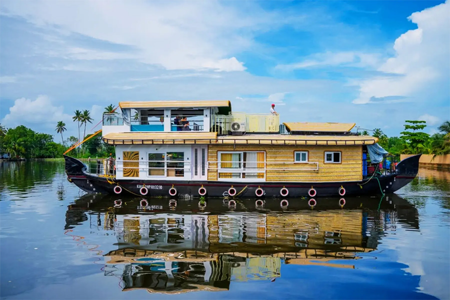 1 Bedroom Luxury Houseboat