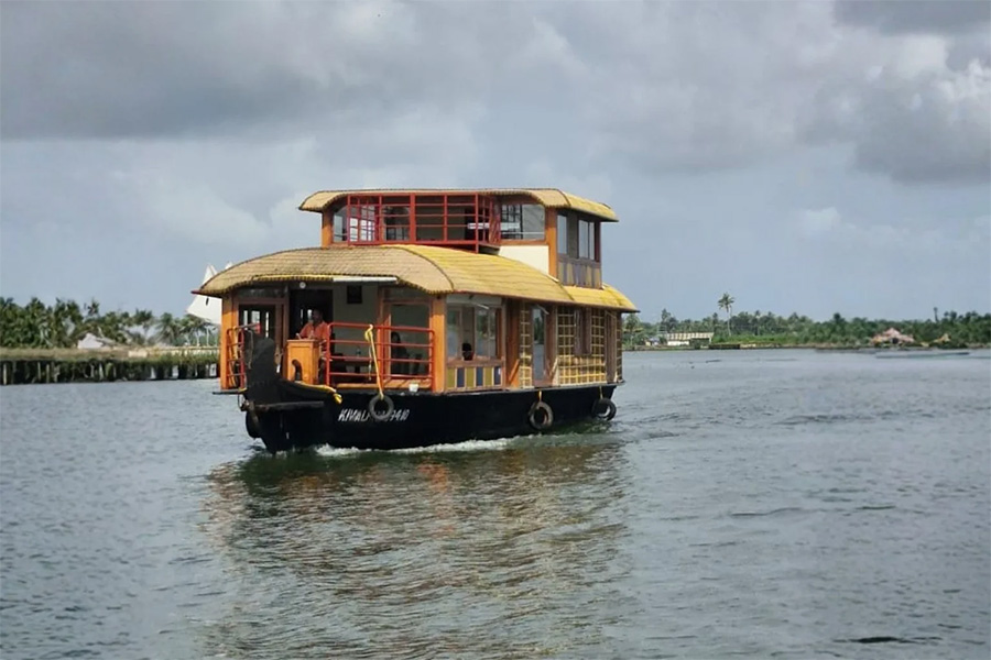 2 Bedroom Luxury Houseboat