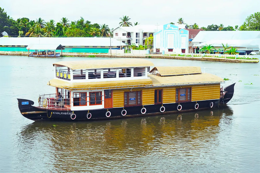 2 Bedroom Luxury Houseboat