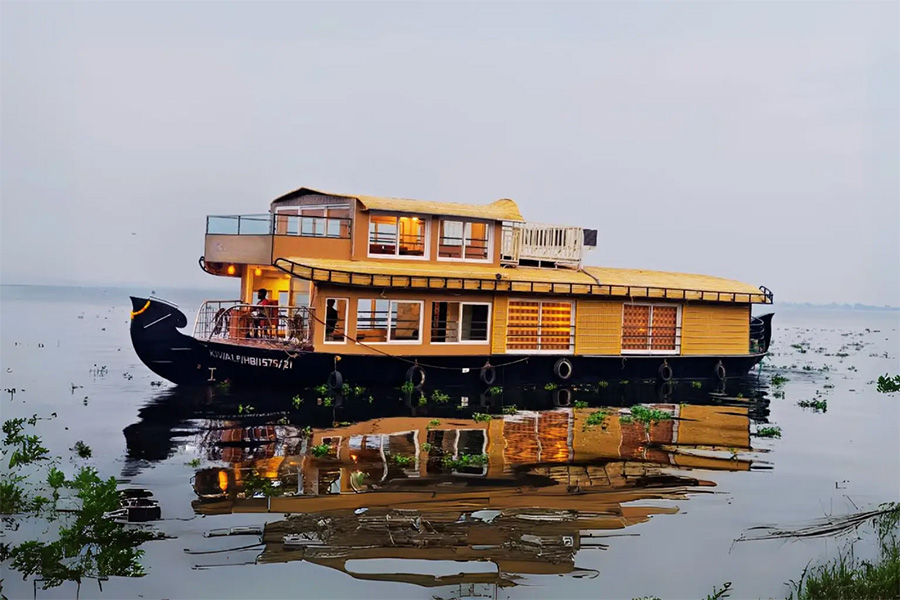 2 Bedroom Luxury Houseboat