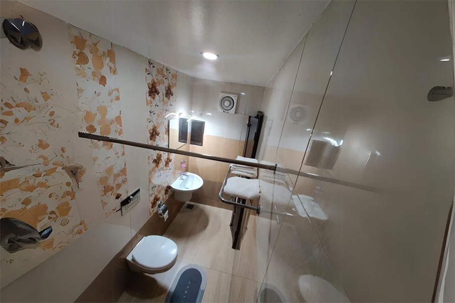 2Bedroom Luxury Houseboat