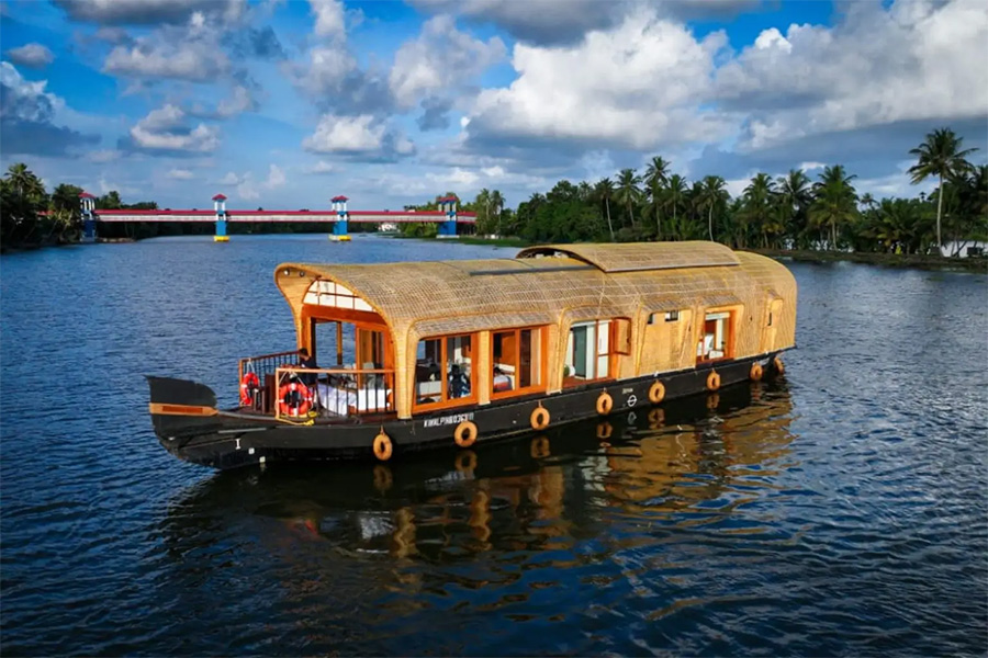 2 Bedroom Ultra Luxury Houseboat