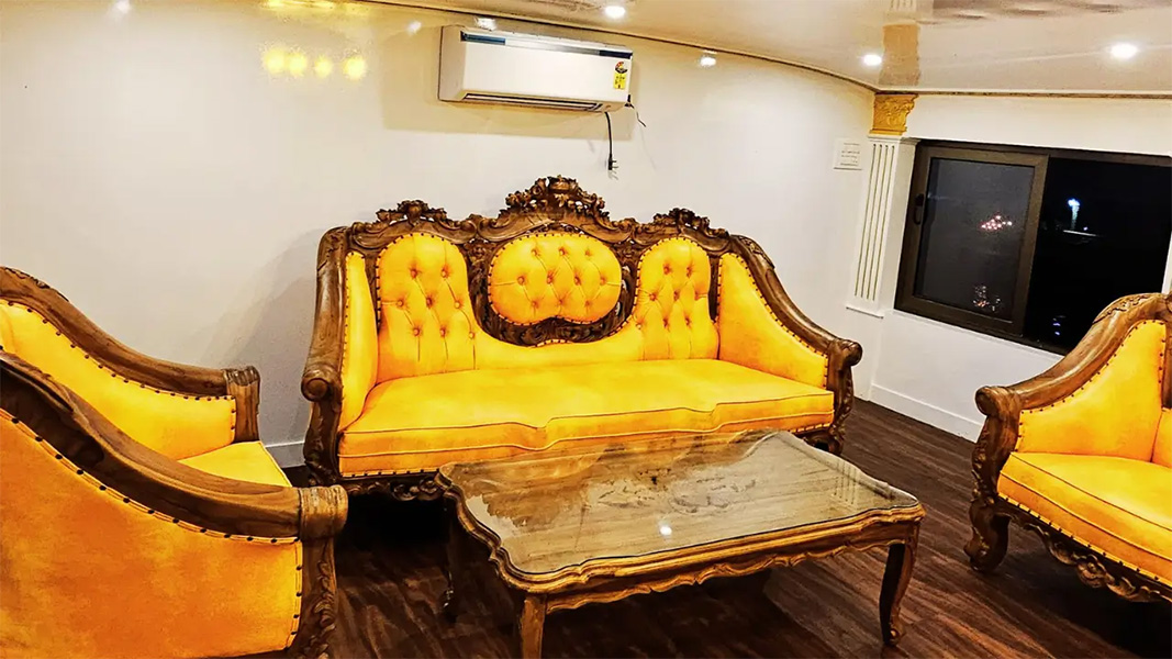 1 Bedroom Luxury Houseboat