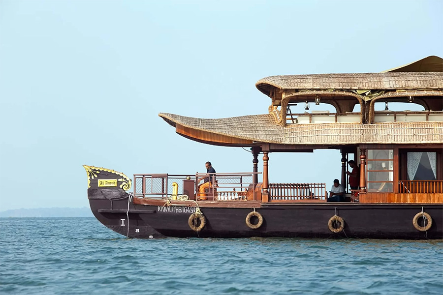 1 Bedroom Luxury Houseboat