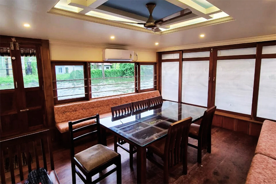 2 Bedroom Luxury Houseboat