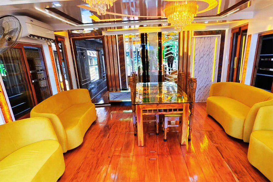 1 Bedroom Luxury Houseboat