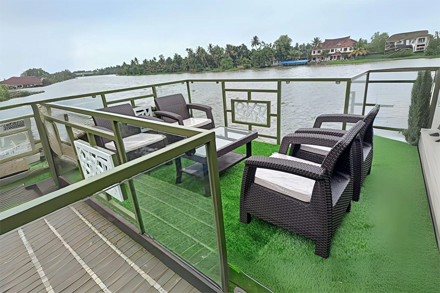 2Bedroom Luxury Houseboat