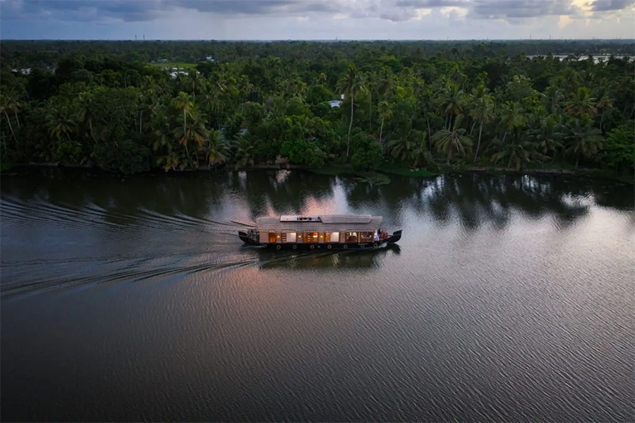 2 Bedroom Ultra Luxury Houseboat