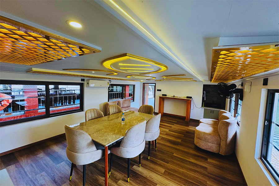 1 Bedroom Luxury Houseboat