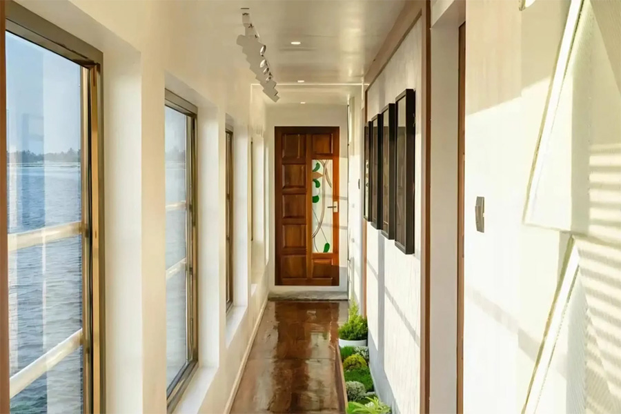 2 Bedroom Ultra Luxury Houseboat