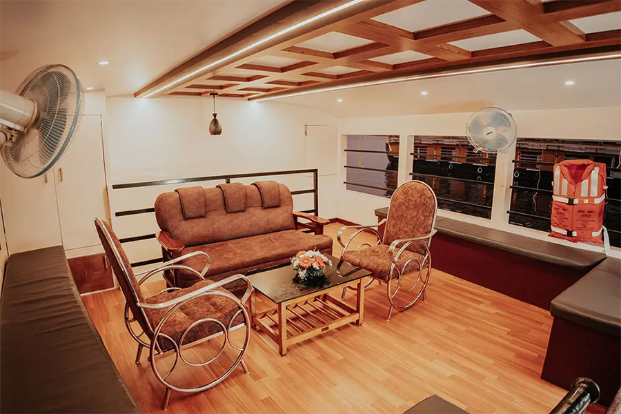 1 Bedroom Luxury Houseboat