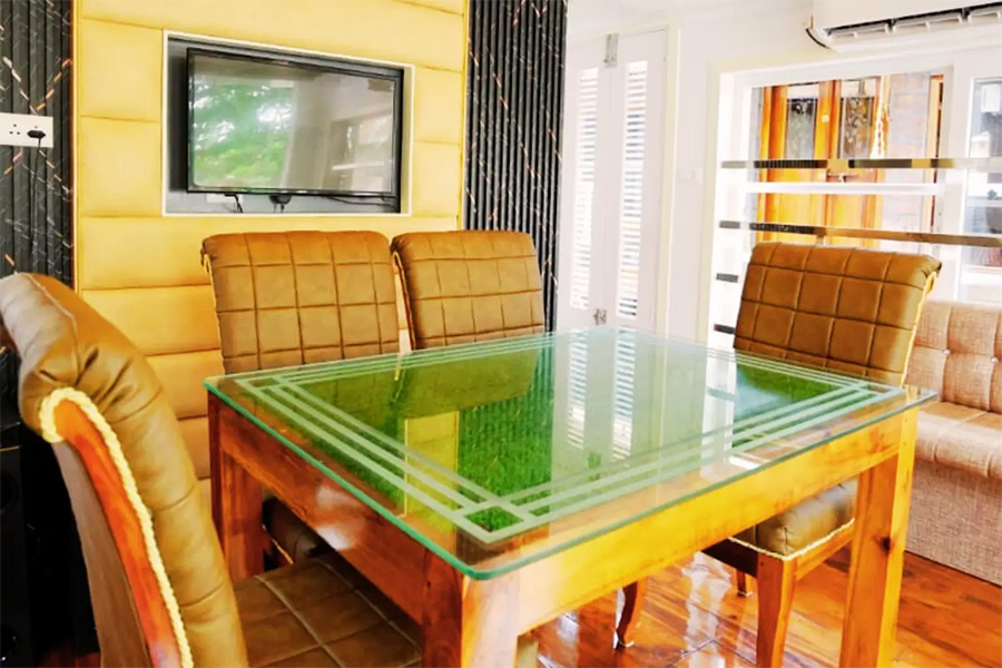 1 Bedroom Luxury Houseboat