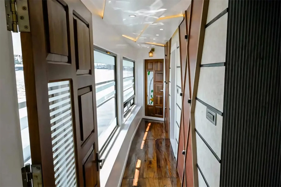 1 Bedroom Ultra Luxury houseboat