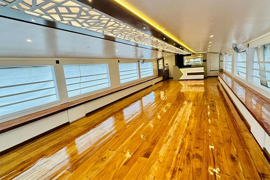 2 Bedroom Luxury Houseboat