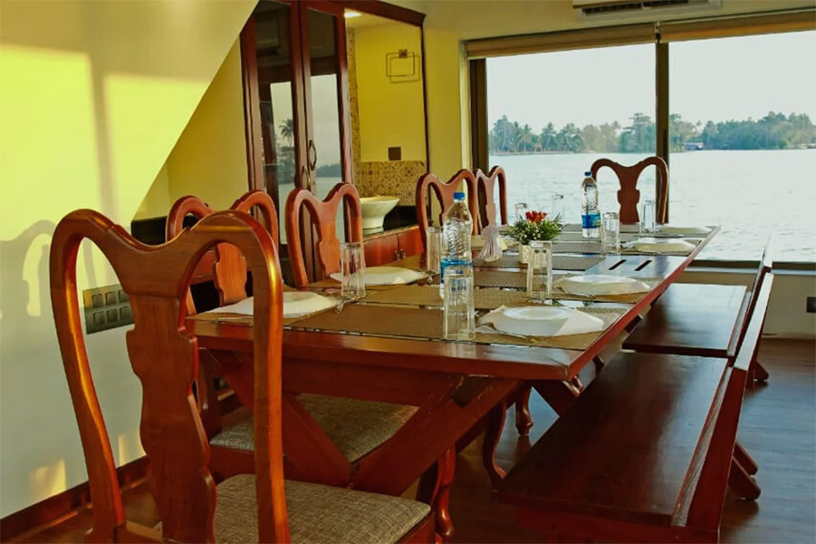 2 Bedroom Luxury Houseboat