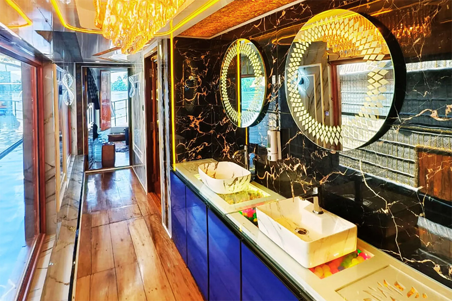 2 Bedroom Luxury Houseboat