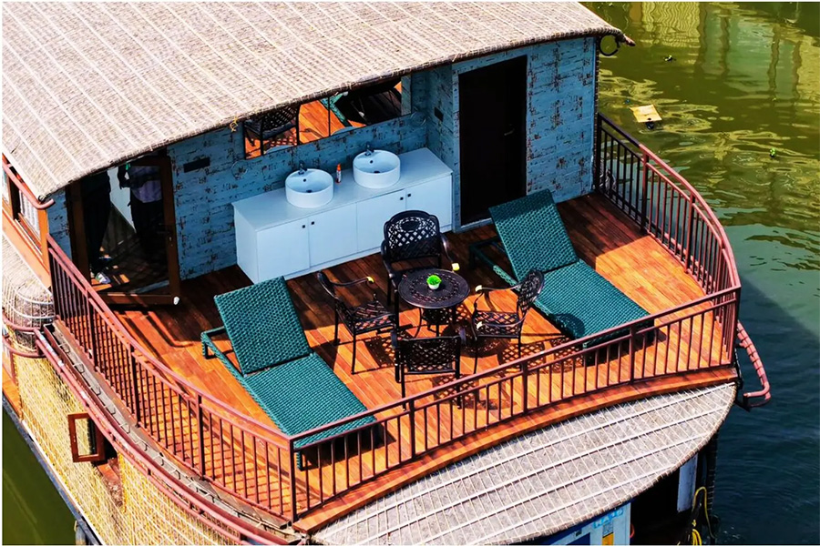1 Bedroom Ultra Luxury Houseboat