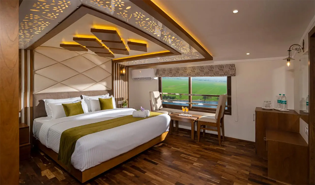 1 Bedroom Ultra Luxury Houseboat