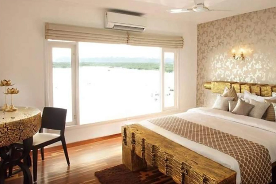 1 Bedroom Ultra Luxury Houseboat