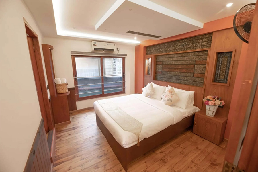 2 Bedroom Luxury Houseboat