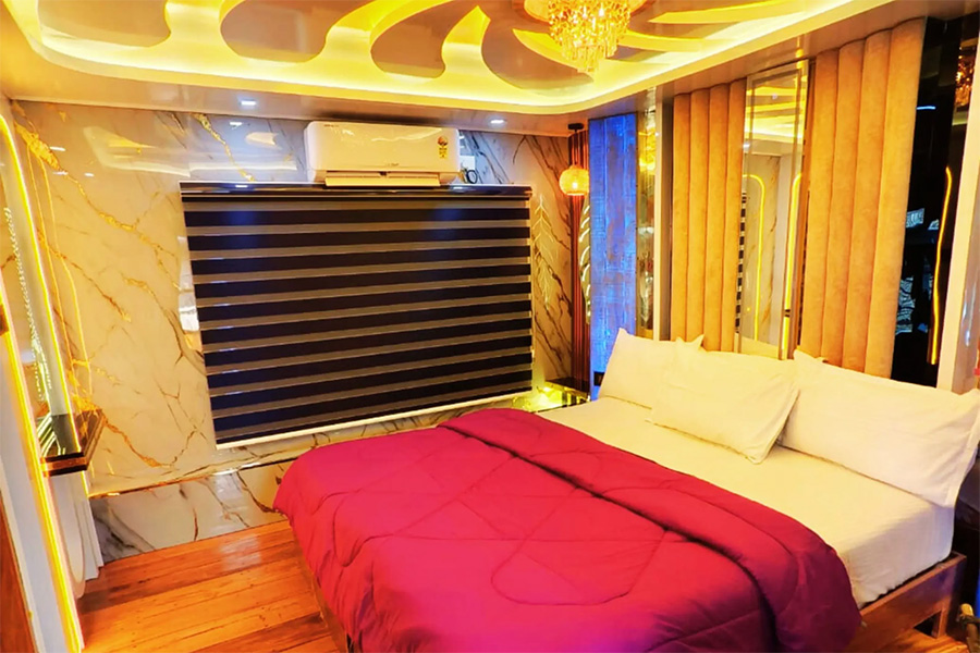 2 Bedroom Luxury Houseboat