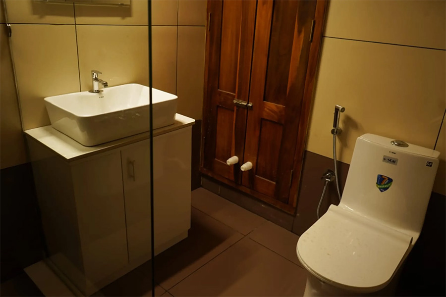 2 Bedroom Luxury Houseboat