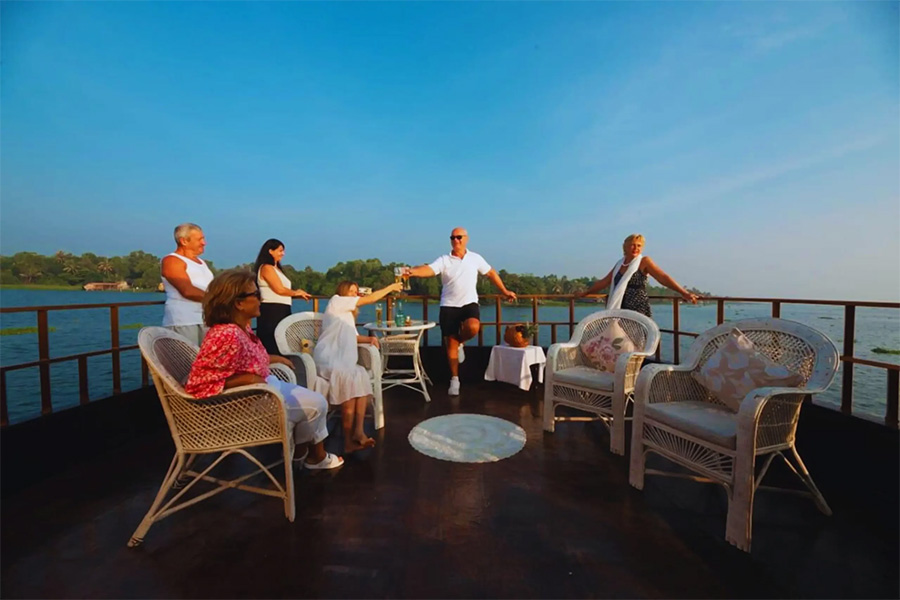 1 Bedroom Luxury Houseboat