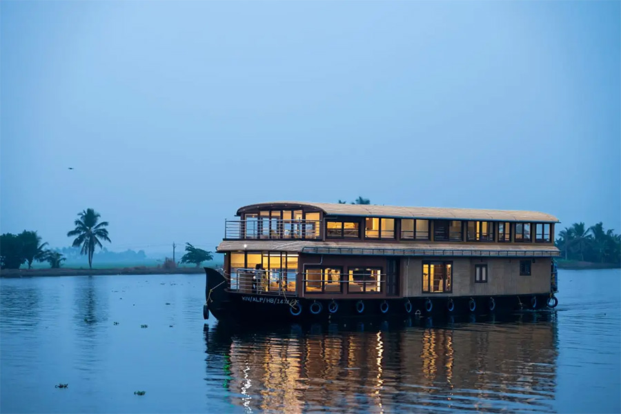 1 Bedroom Ultra Luxury Houseboat