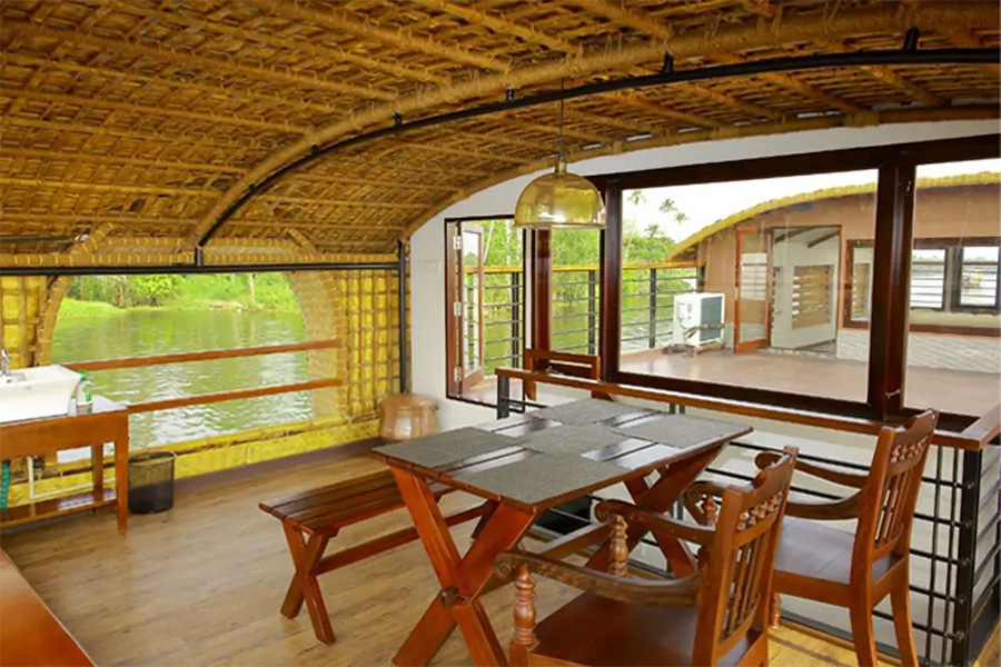 1 Bedroom Ultra Luxury Houseboat
