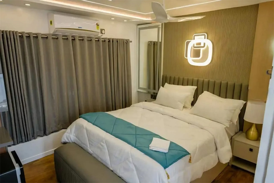 1 Bedroom Ultra Luxury houseboat