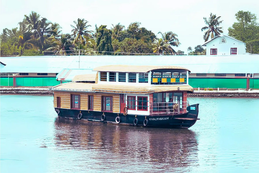 2 Bedroom Luxury Houseboat