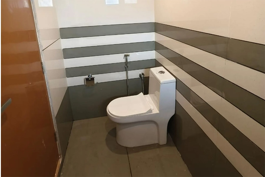 2 Bedroom Luxury Houseboat