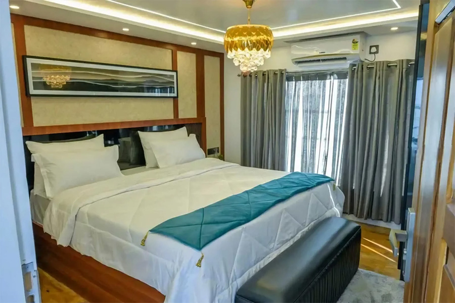 2 Bedroom Ultra Luxury Houseboat