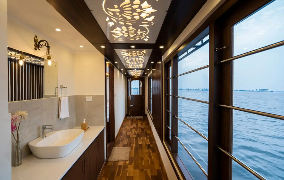 1 Bedroom Ultra Luxury Houseboat