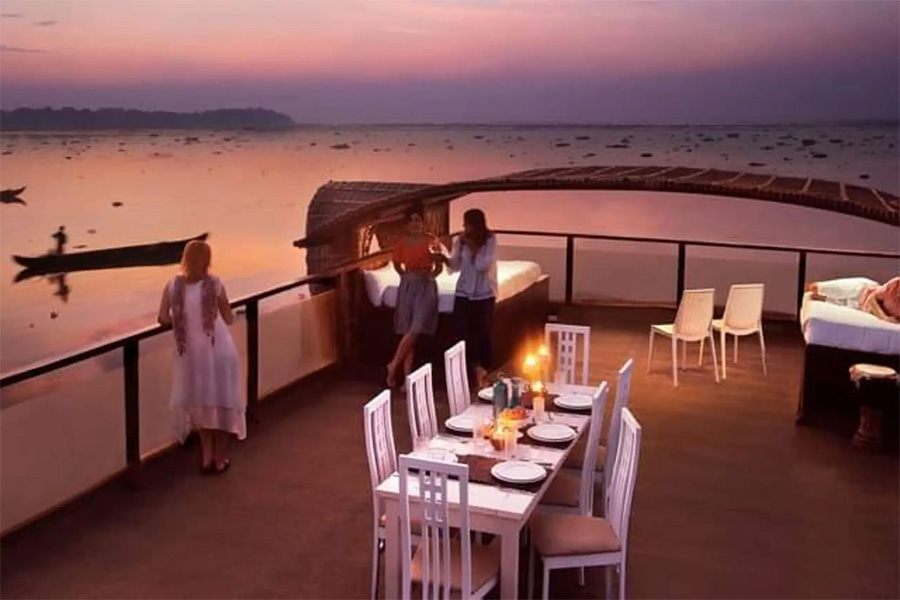 1 Bedroom Ultra Luxury Houseboat