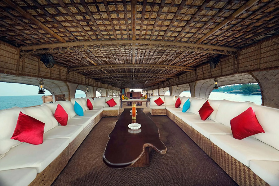 1 Bedroom Luxury Houseboat
