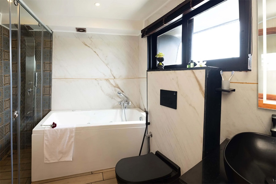 1 Bedroom Ultra Luxury Houseboat