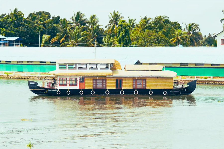 2 Bedroom Luxury Houseboat
