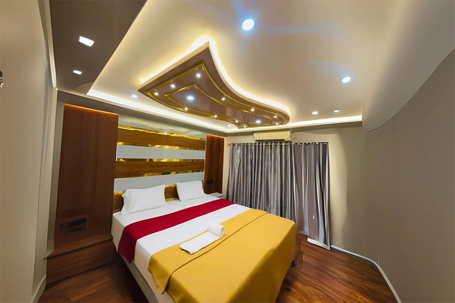 2 Bedroom Luxury Houseboat