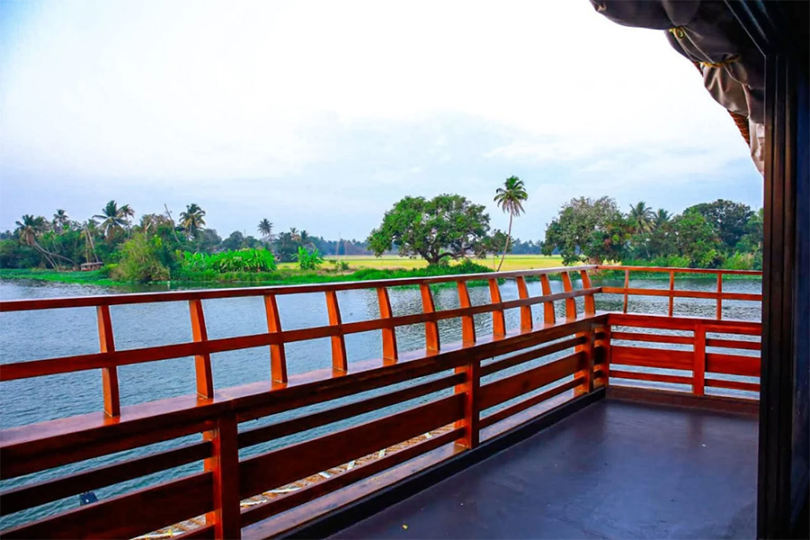 2 Bedroom Luxury Houseboat