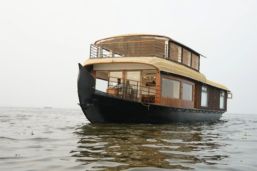 2 Bedroom Luxury Houseboat