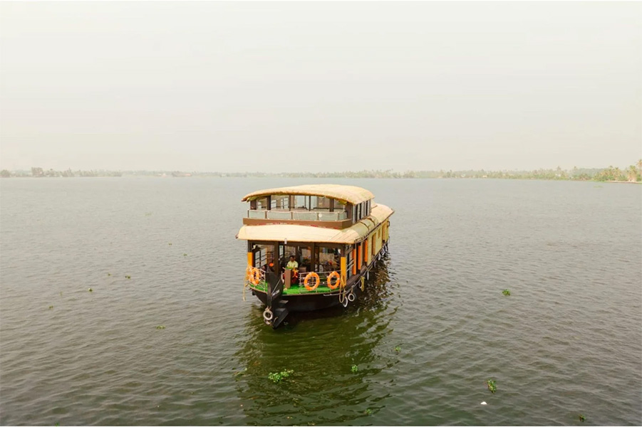 2Bedroom Luxury Houseboat