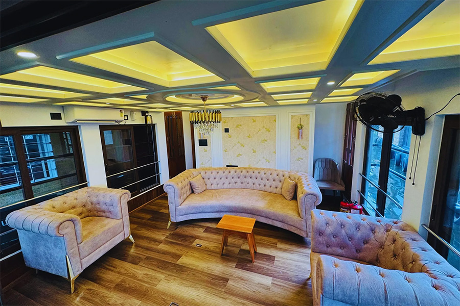 1 Bedroom Luxury Houseboat