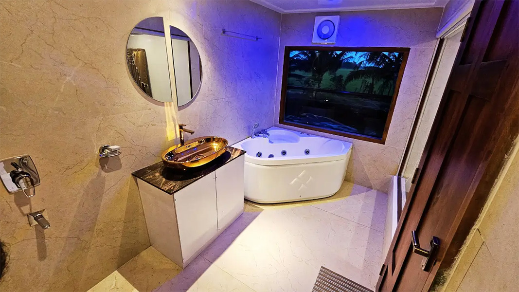 1 Bedroom Luxury Houseboat