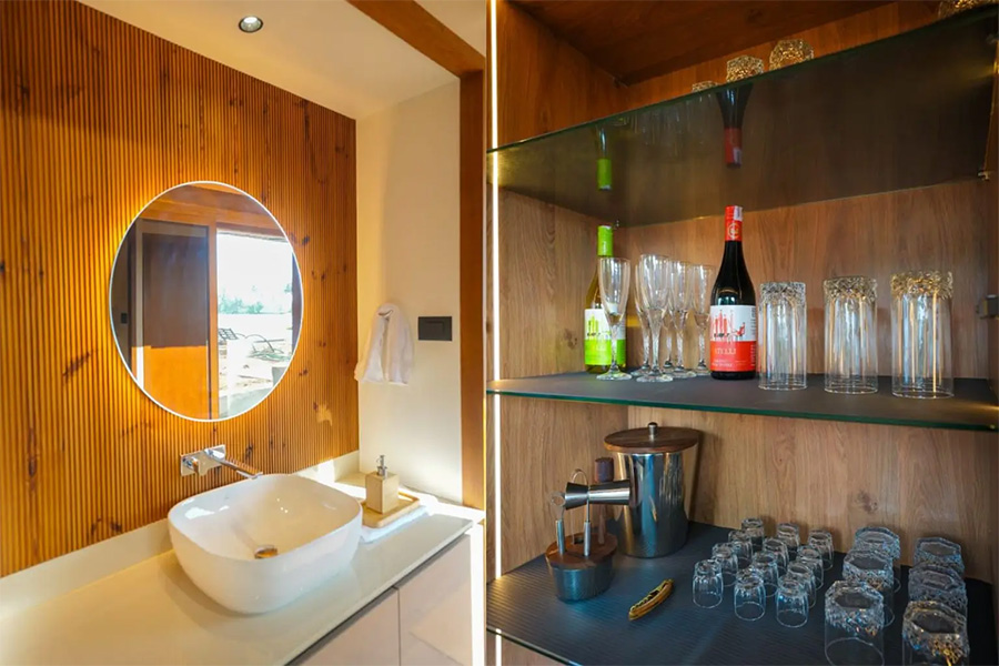 1 Bedroom Ultra Luxury Houseboat