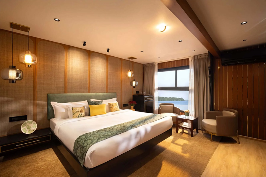 1 Bedroom Ultra Luxury Houseboat