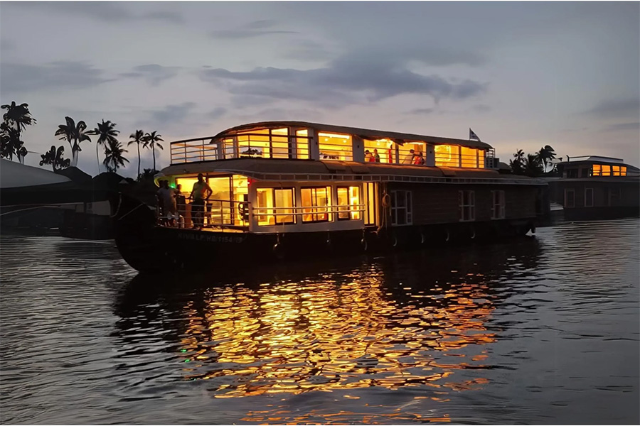 2 Bedroom Luxury Houseboat