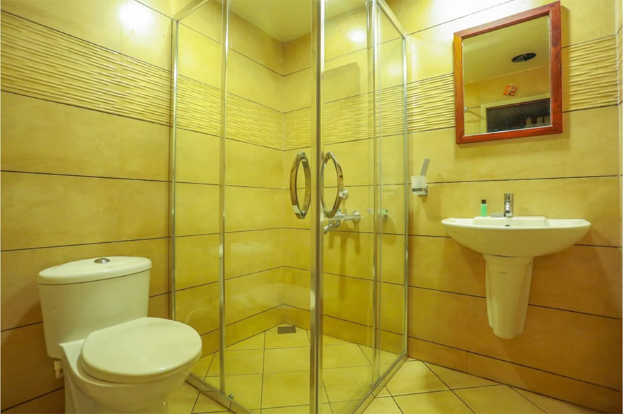 2 Bedroom Luxury Houseboat