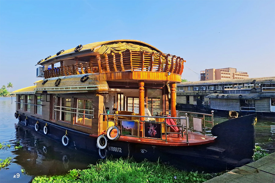 2 Bedroom Luxury Houseboat